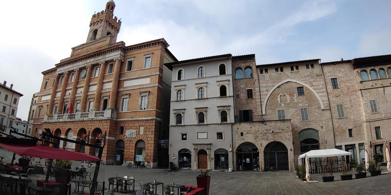 Nonna Tina In Centro Citta Apartment Foligno Exterior foto