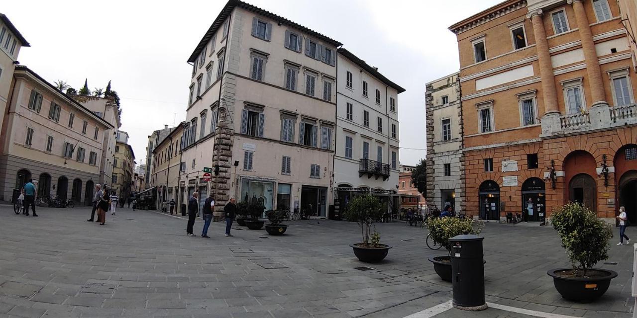 Nonna Tina In Centro Citta Apartment Foligno Exterior foto