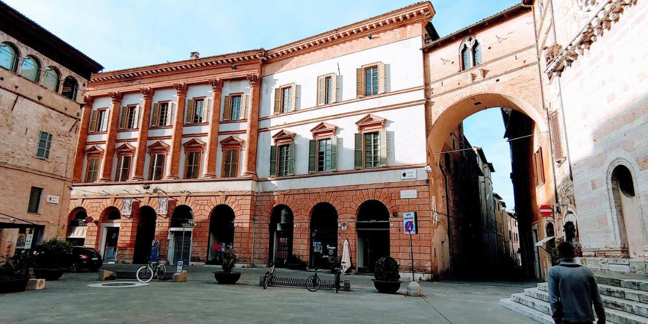 Nonna Tina In Centro Citta Apartment Foligno Exterior foto