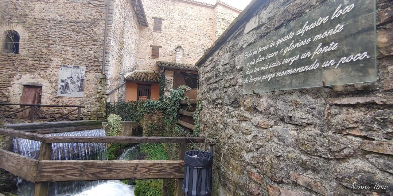 Nonna Tina In Centro Citta Apartment Foligno Exterior foto